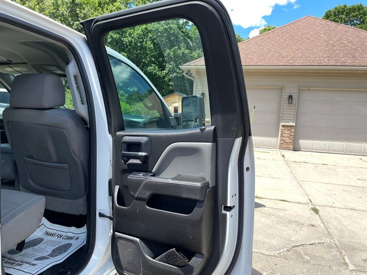 2015-chevrolet-2500-image-31