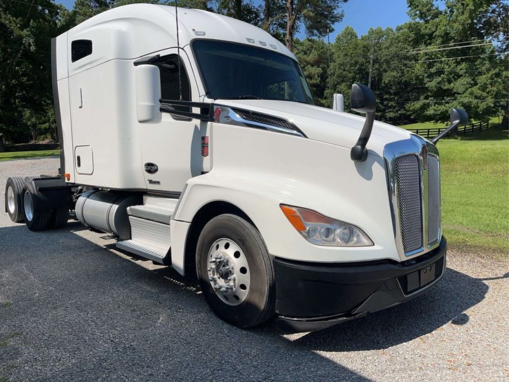 2022-kenworth-t680-image-4