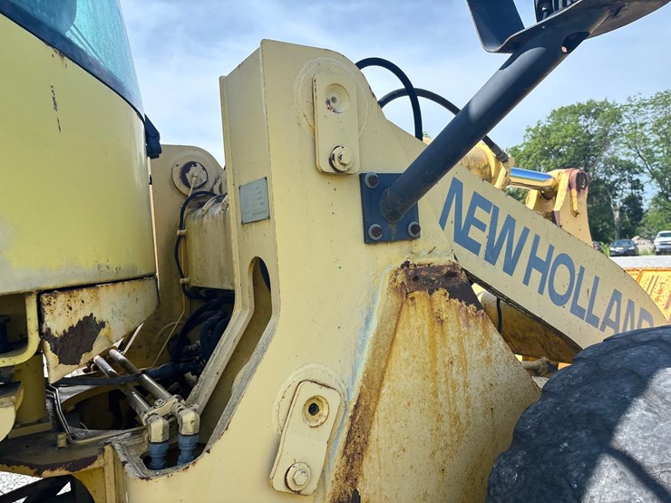 new-holland-lw170-image-29
