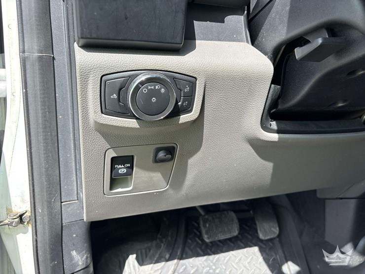 2015-ford-f150-image-16