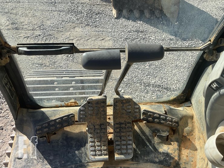 2013-deere-350g-lc-image-15