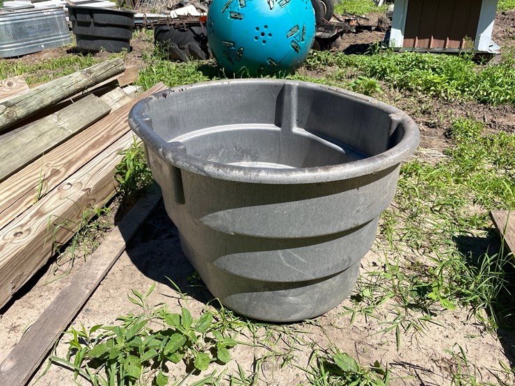 #7127-•-rubbermaid-stock-tank-image-2