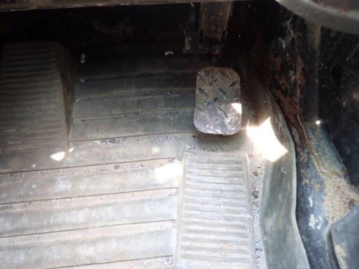 2019-caterpillar-236d-skid-steer-cat0236dlbgz05393-image-17
