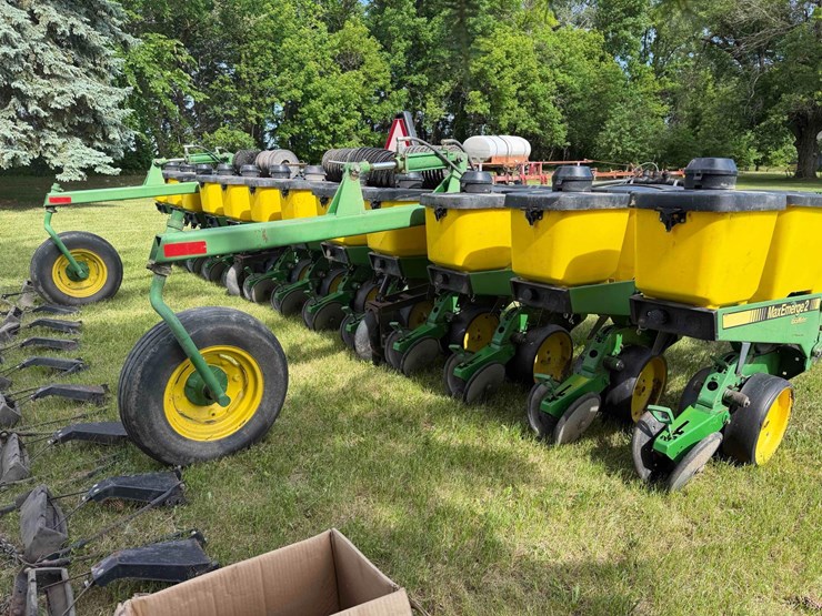 john-deere-7300-image-7