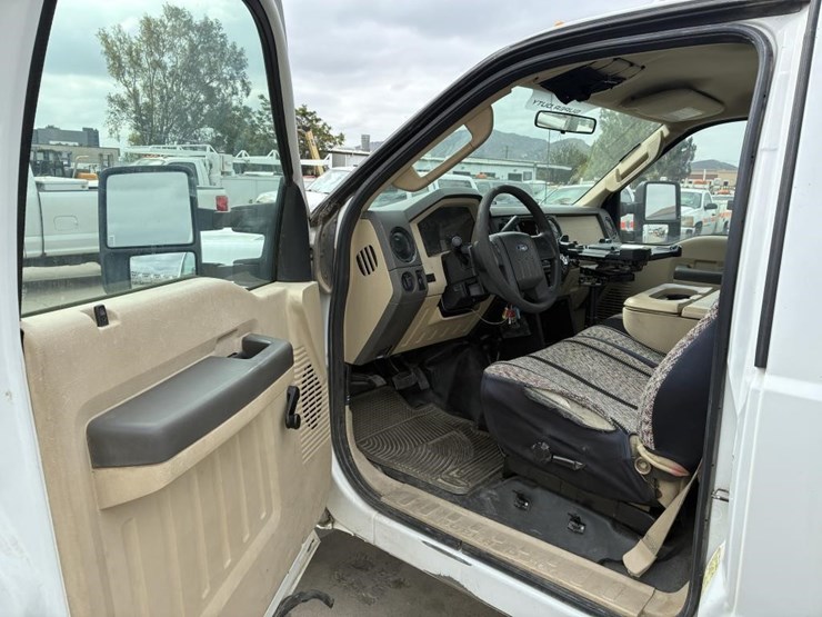 2010-ford-f350-image-12