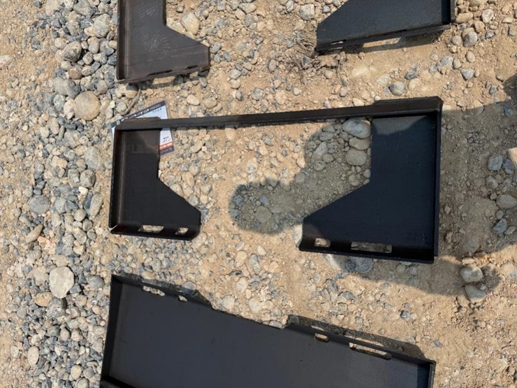 2026-wolverine-vr-11-66w-ecotric-3/8"-thick-quick-tach-cut-out-mount-plate-image-1