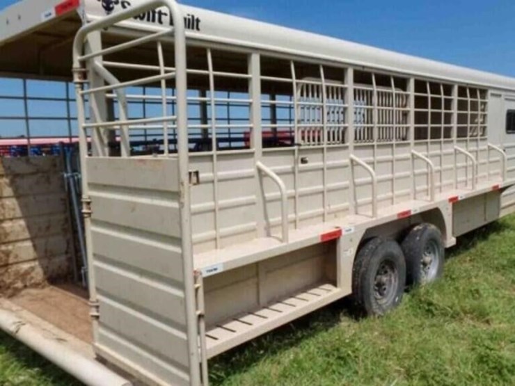 2019-swift-built-stock/horse-trailer-image-7