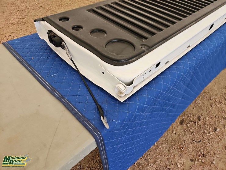 chevrolet-silverado-tailgate-3rd-generation-image-8