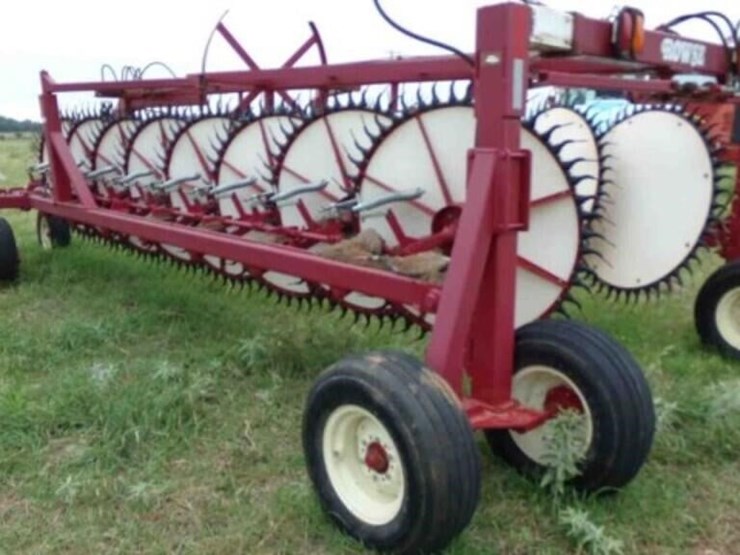 rowse-16-wheel-rake,-missing-one-wheel-image-7