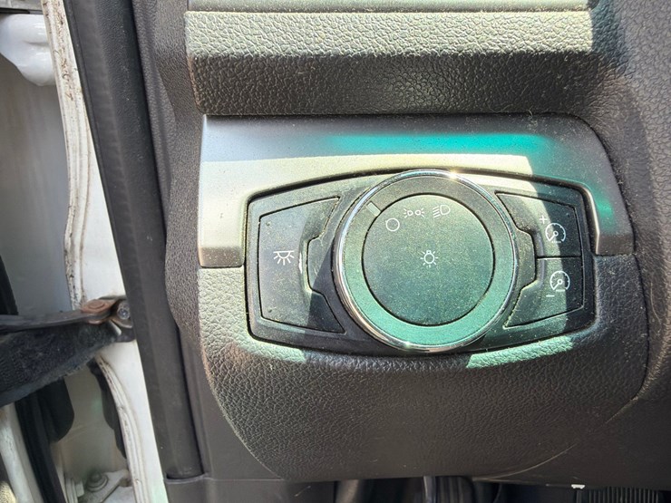 2012-ford-explorer-image-30