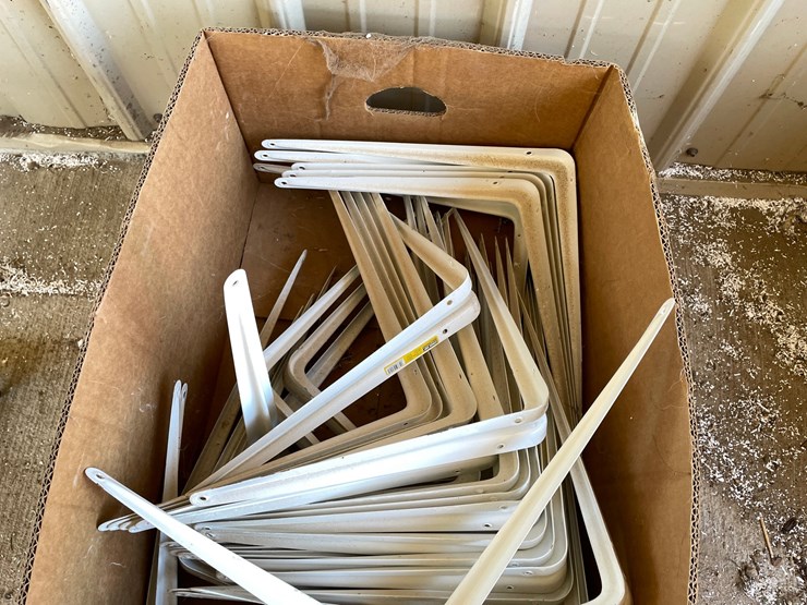 #7181-•-box-of-storage-shop-shelving-brackets-image-5