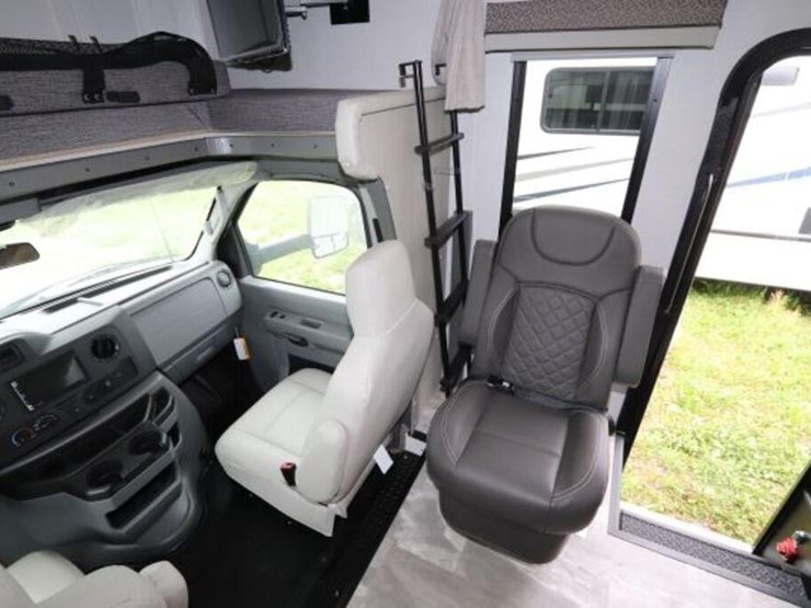 2024-ford-transit-image-18