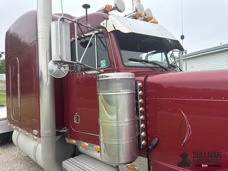 2003-peterbilt-379-image-11