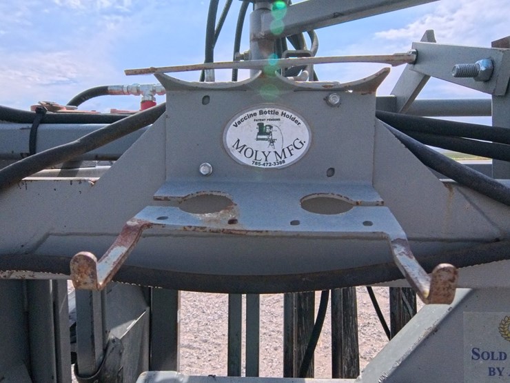 #1057-•-molly-mfg,-silencer-hydraulic-cattle-chute-image-15