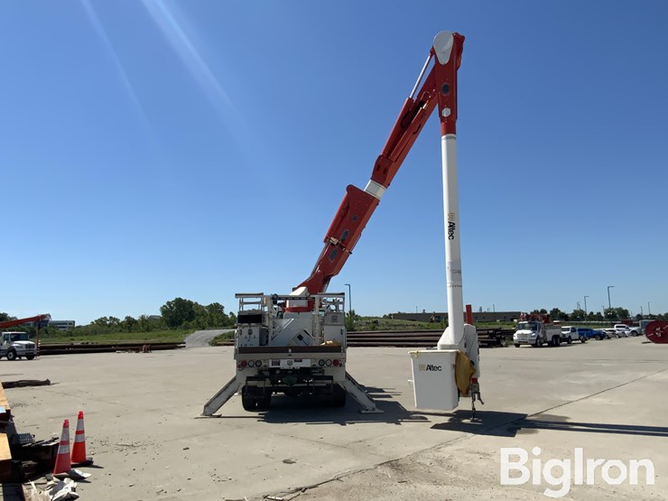 2016-freightliner-m2-106-image-6