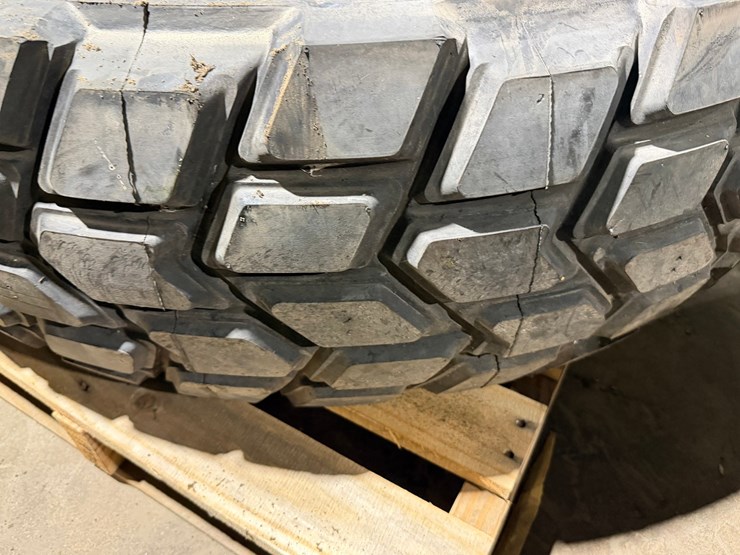 #1475-•-unused-michelin-14.00-20-tire-image-2