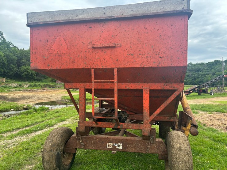 #2221-•-korhumel-industries-6072-fertilizer-gravity-wagon-image-3