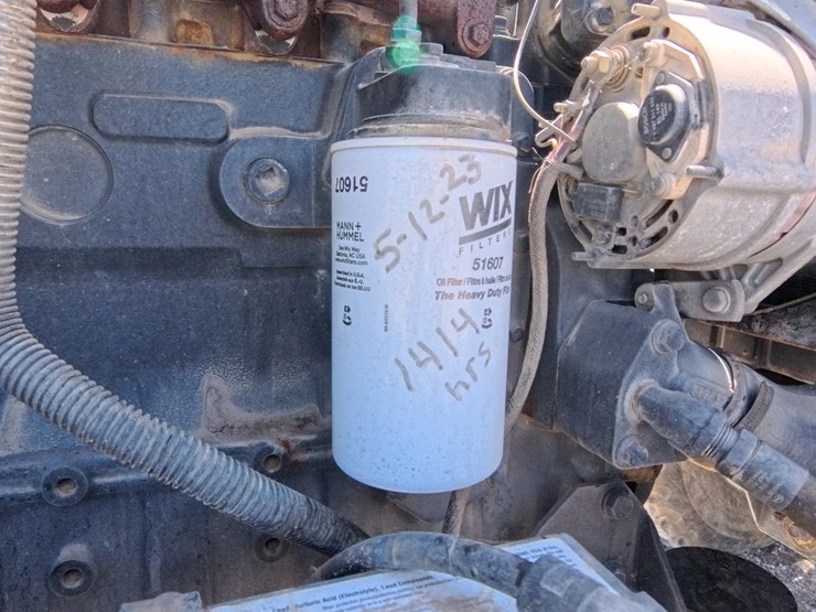 hesston-8550s-image-72