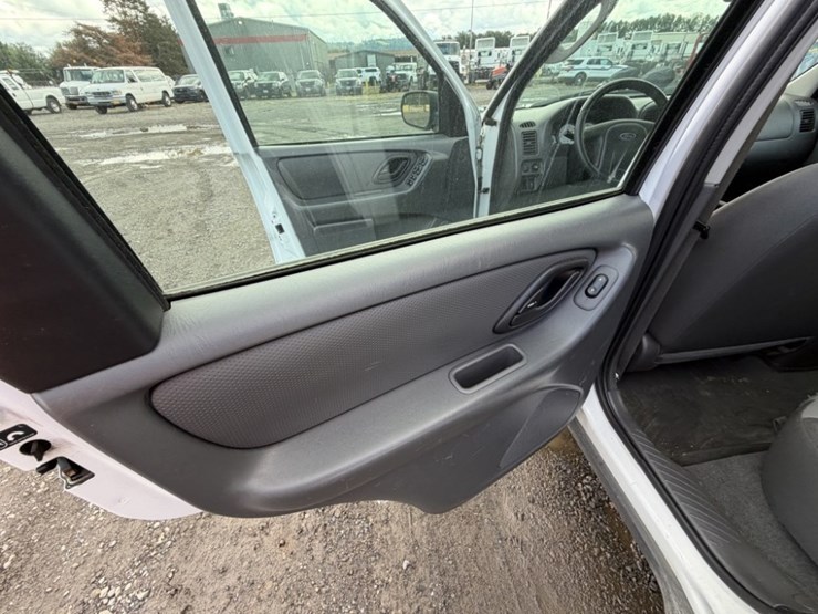 2007-ford-escape-image-21