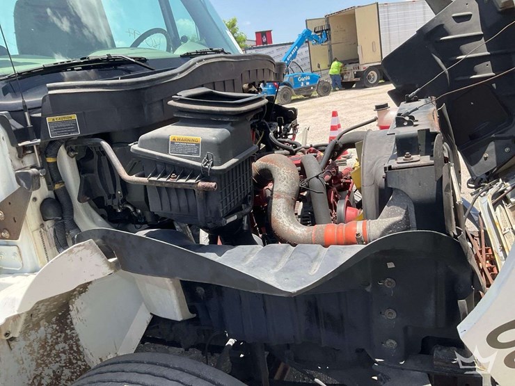 2017-international-durastar-4300-image-10
