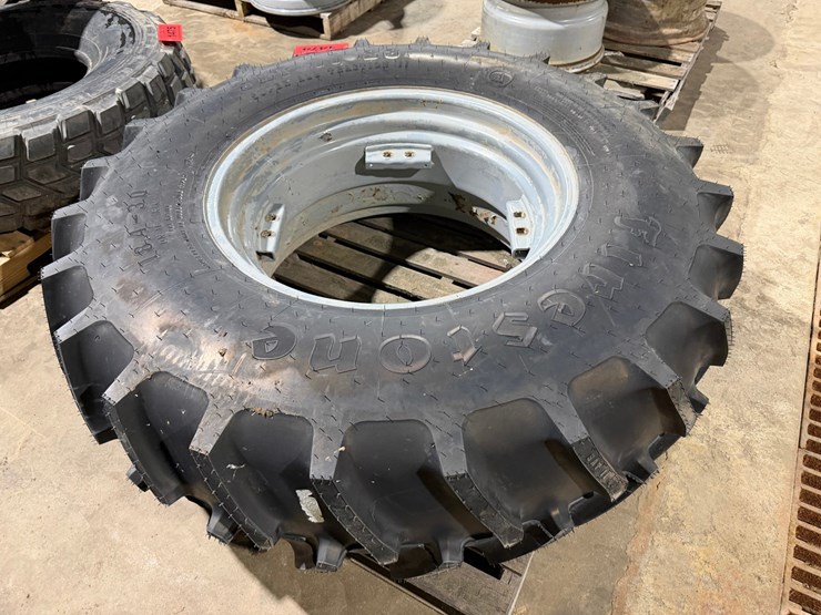 #1474-•-unused-18.4-30-tractor-tire-on-16"-massey-ferguson-wheel-image-4