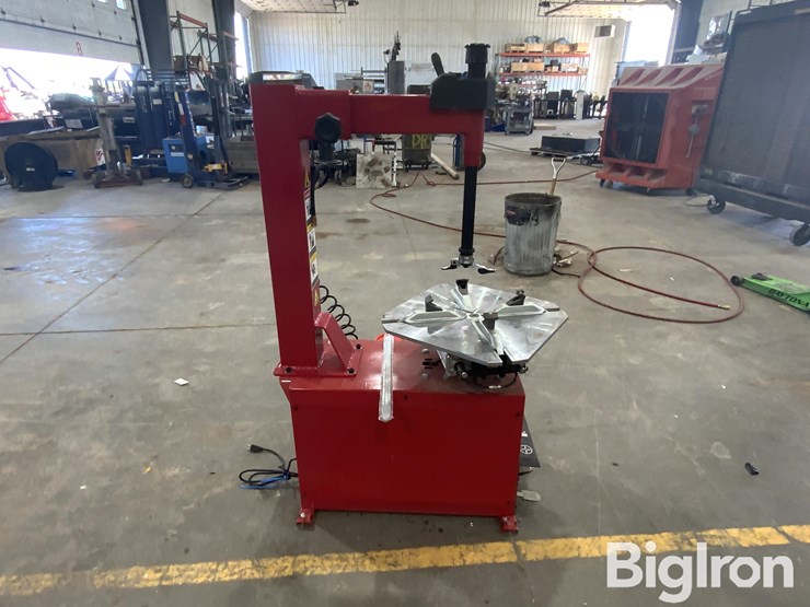 2026-massey-ferguson-730-image-4