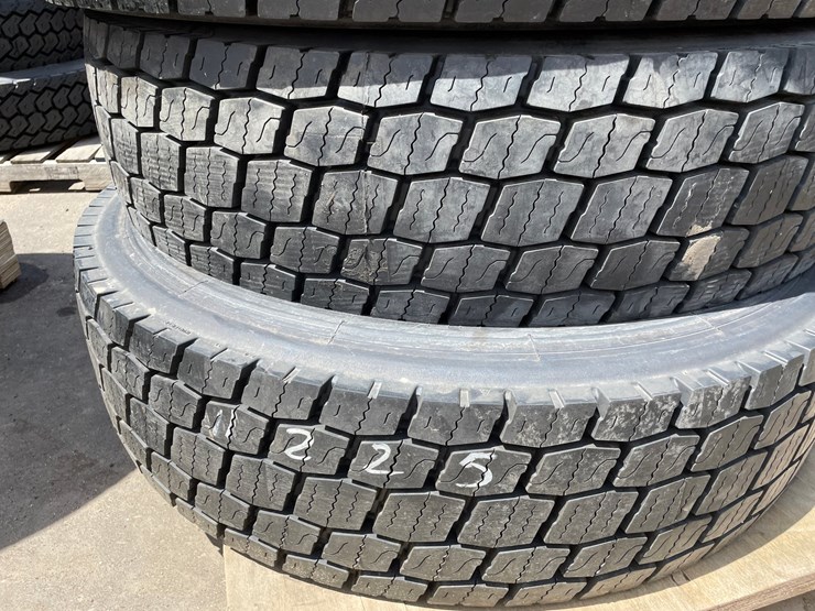 #6514-•-set-of-(4)-semi-tires-image-4