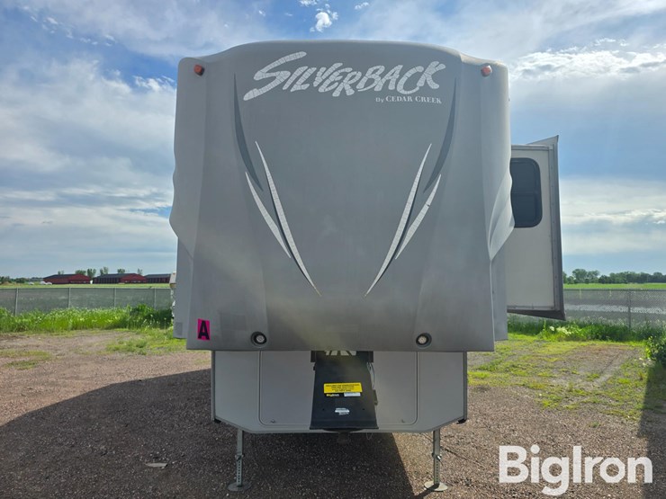 2014-forest-river-silverback-29refw-5th-wheel-camper-image-2