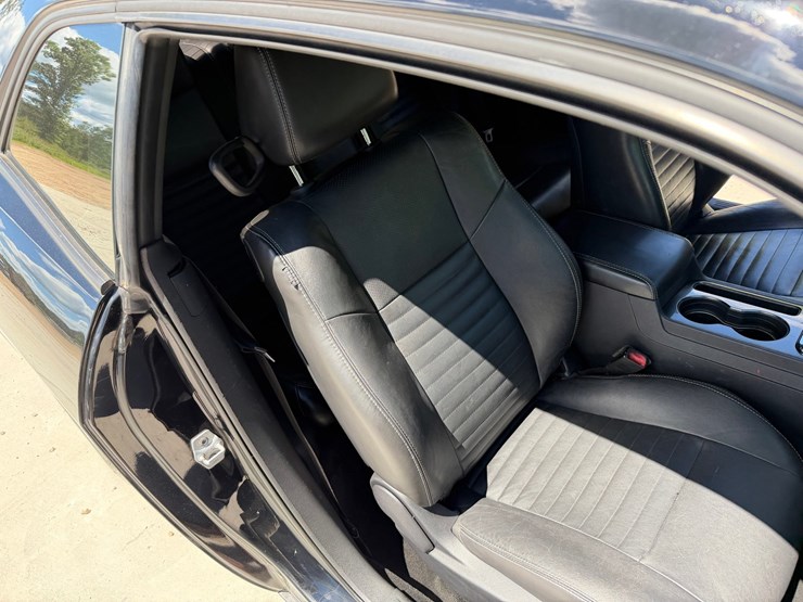 #1465-•-2013-dodge-challenger-sxt-image-43