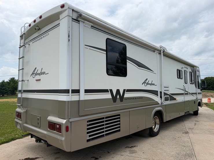 #1490-•-2001-winnebago-adventurer-image-6