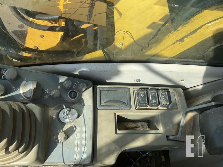 2013-deere-350g-lc-image-13