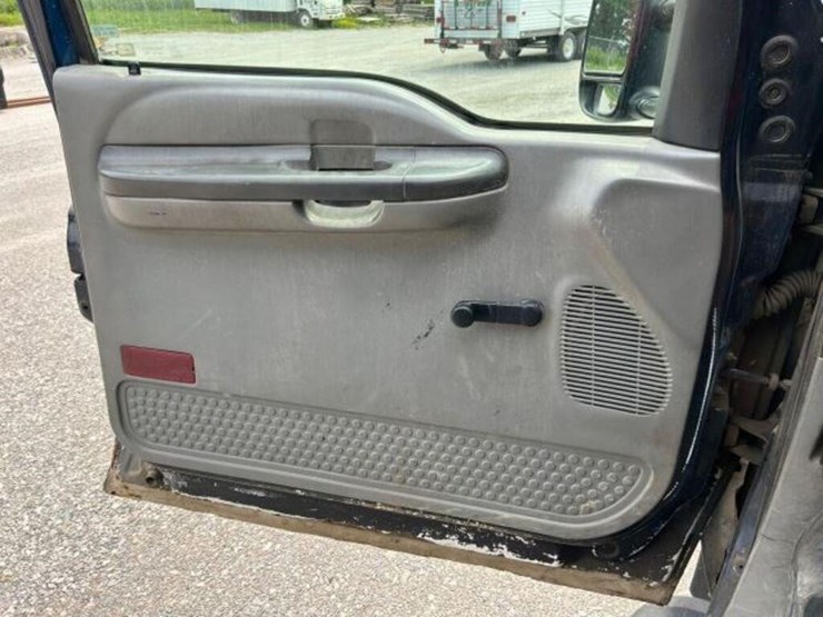 2002-ford-f550-image-19