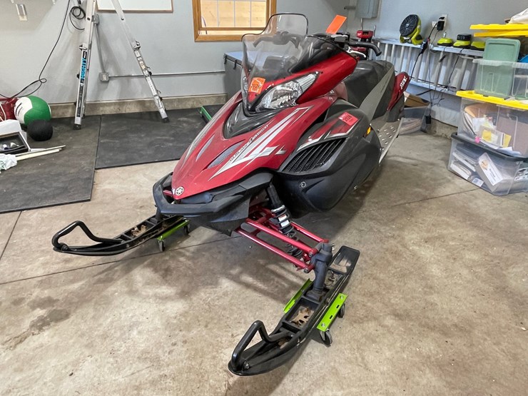 #7106-•-2009-yamaha-apex-snowmobile-(has-registration-card)-image-1