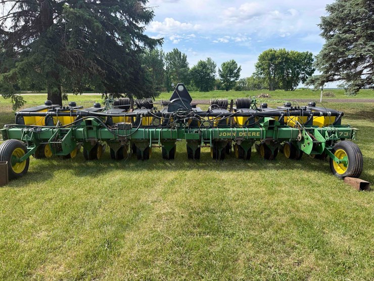 john-deere-7300-image-2