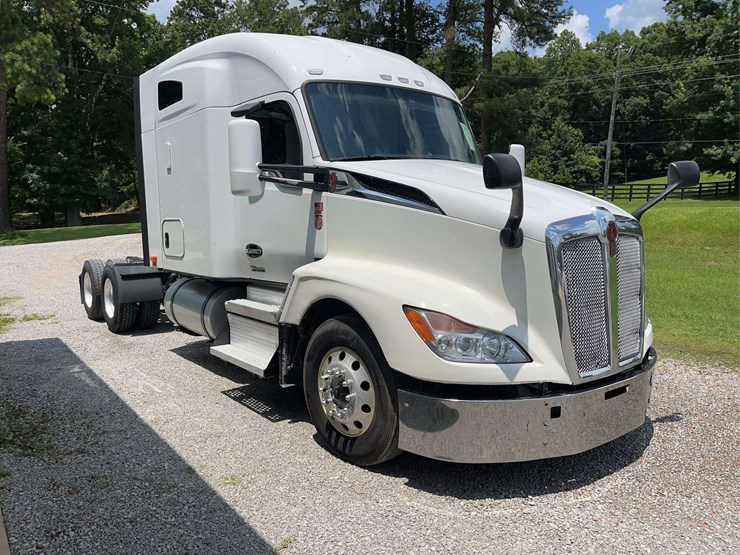 2022-kenworth-t680-image-4
