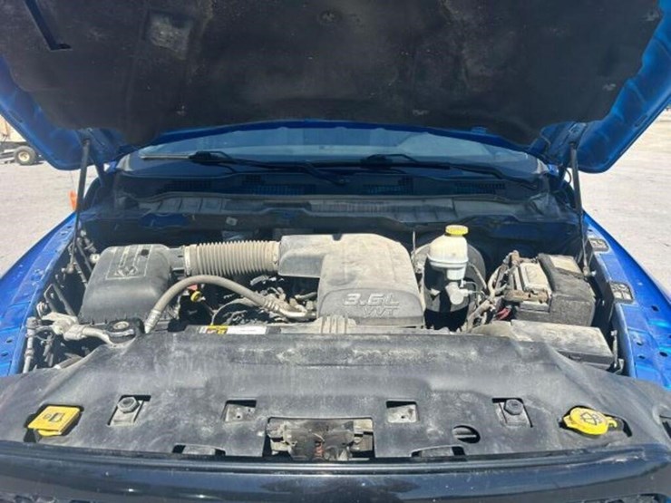 2021-ram-1500-classic-image-50