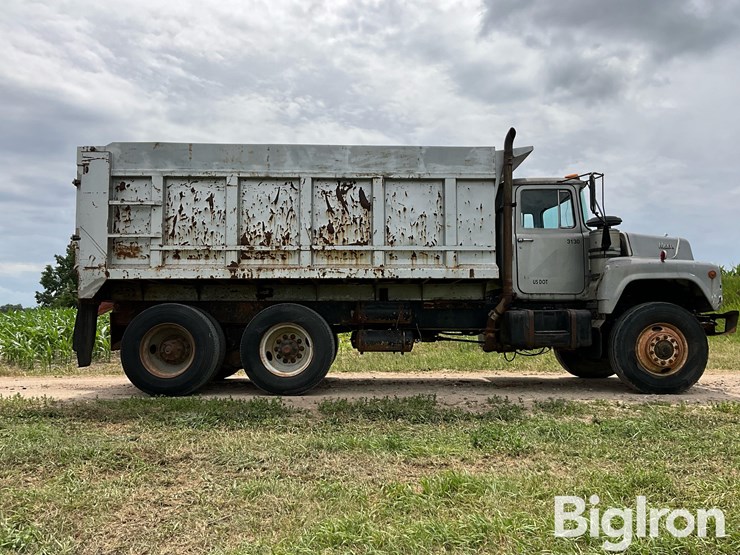 1977-mack-dm685-image-4