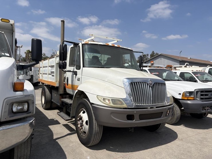 2003-international-4300-sba-image-2