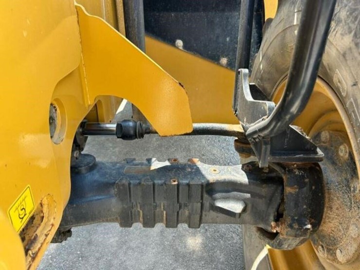 2015-caterpillar-th417c-gc-4wd-telehandler-yc5a125-image-30