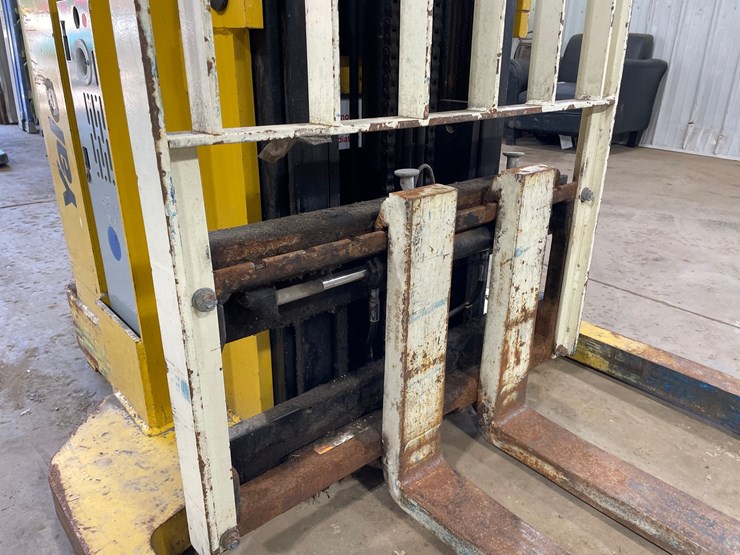 #6064-•-yale-electric-pallet-stacker-image-9