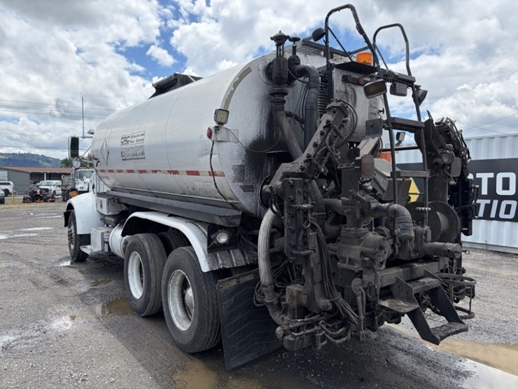 2002-peterbilt-330-image-6