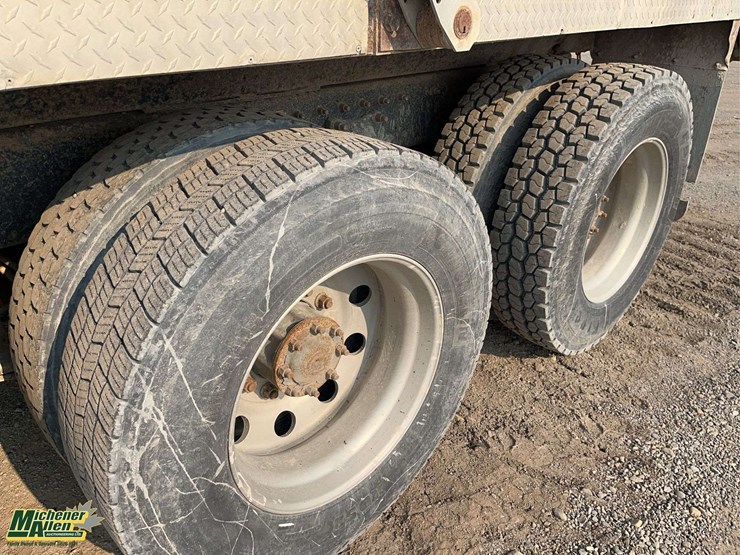 2008-freightliner-fld120-image-10