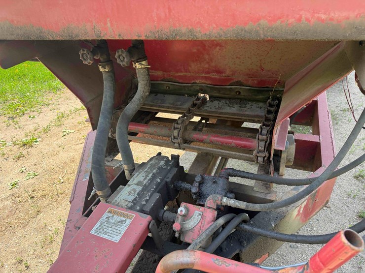 bbi-lime-spreader-image-9
