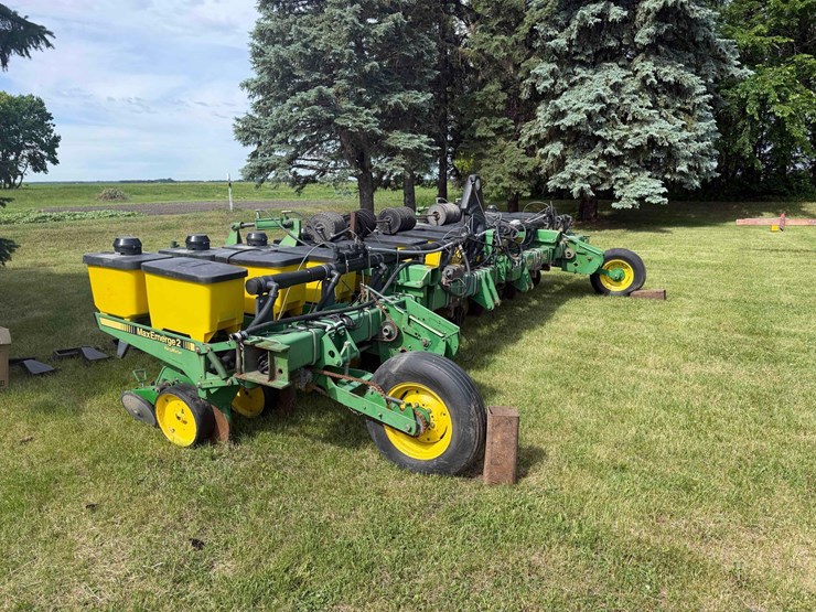 john-deere-7300-image-1
