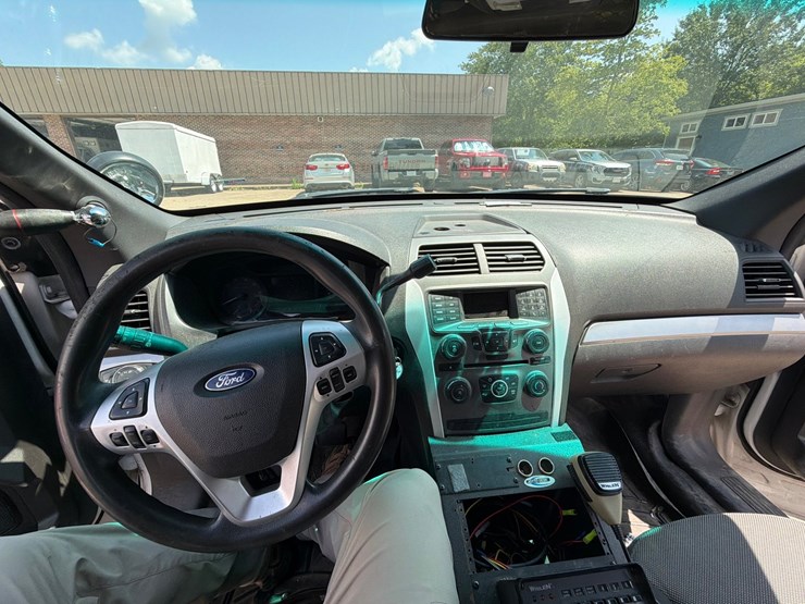 2012-ford-explorer-image-27