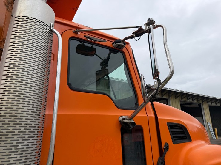 #1471-•-2003-mack-713v-granite-tri-axle-dump-truck-image-16