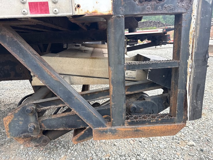2011-international-durastar-4300-image-38