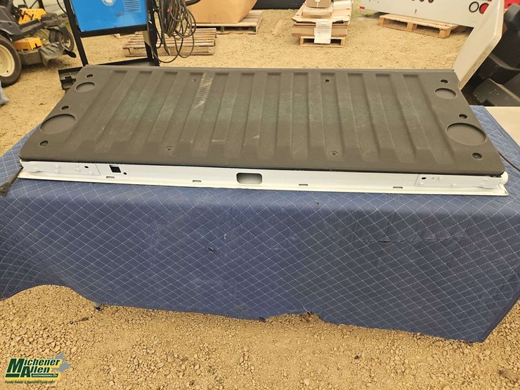chevrolet-tailgate-4th-generation-image-7