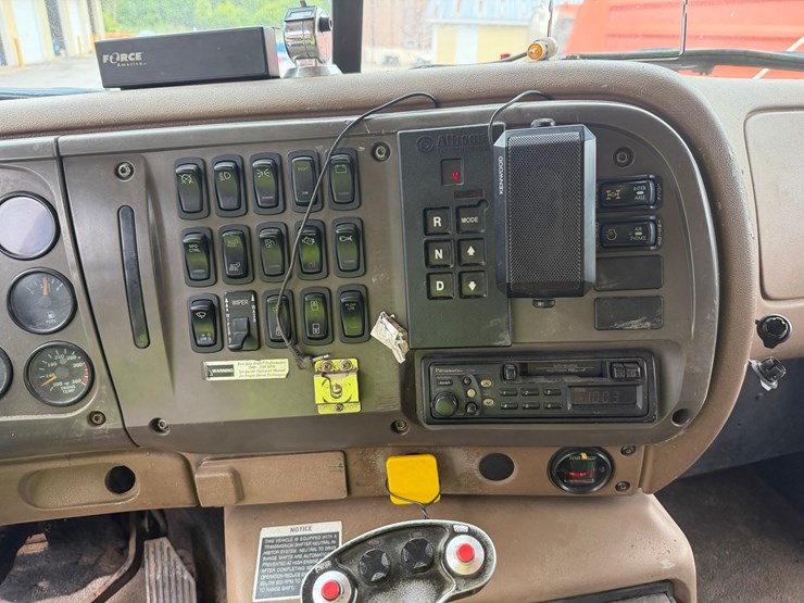 #1471-•-2003-mack-713v-granite-tri-axle-dump-truck-image-45