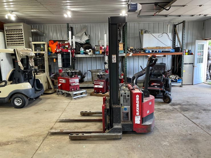 #6062-•-raymond-electric-pallet-stacker-image-2